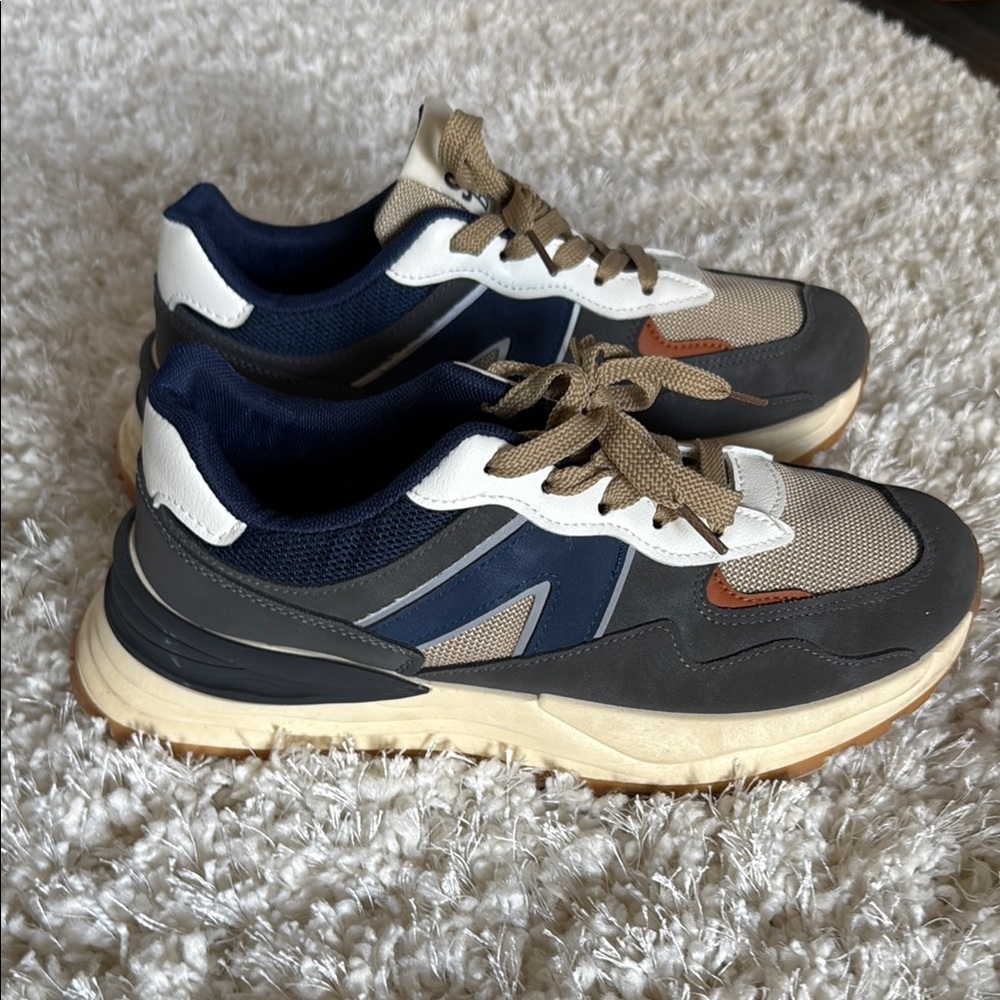 Blue and Gray Chunky Sneakers with Modern Design